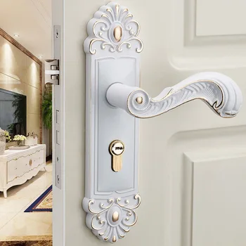 Европейская спальня цвета слоновой кости, дверь общего назначения из массива дерева, домашняя ванная комната, деревянная дверная ручка